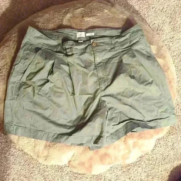 a new day Pants - A. new Day green shorts, size 18